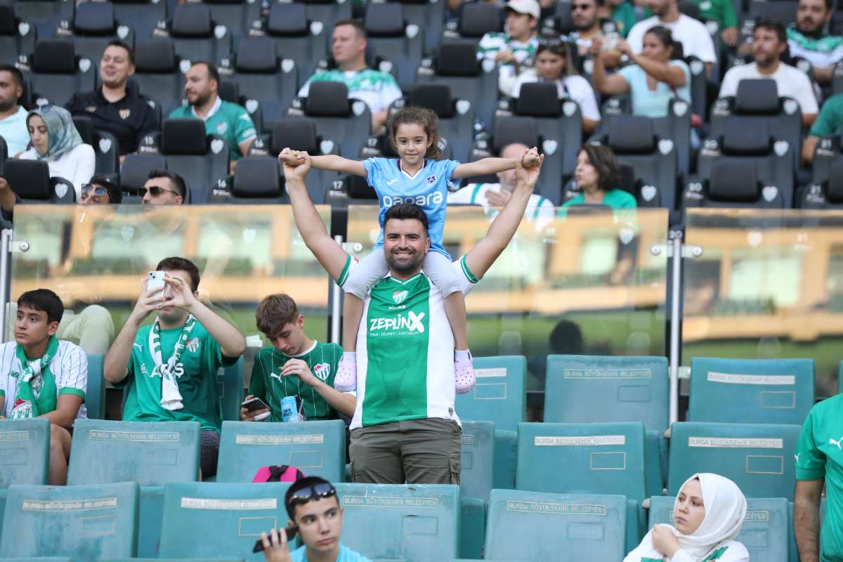 (FOTO GALERİ) Bursaspor-Eskişehirspor Dostluk Maçı Taraftar Fotoğrafları