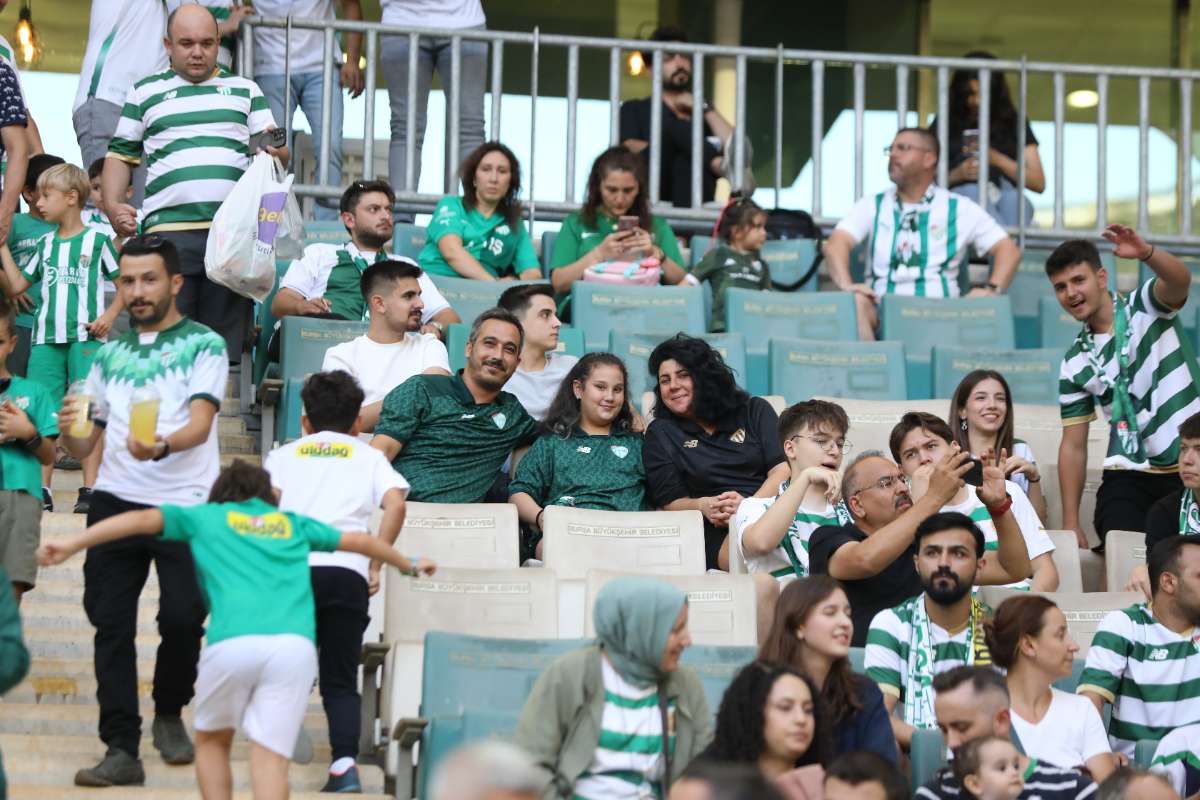 (FOTO GALERİ) Bursaspor-Eskişehirspor Dostluk Maçı Taraftar Fotoğrafları