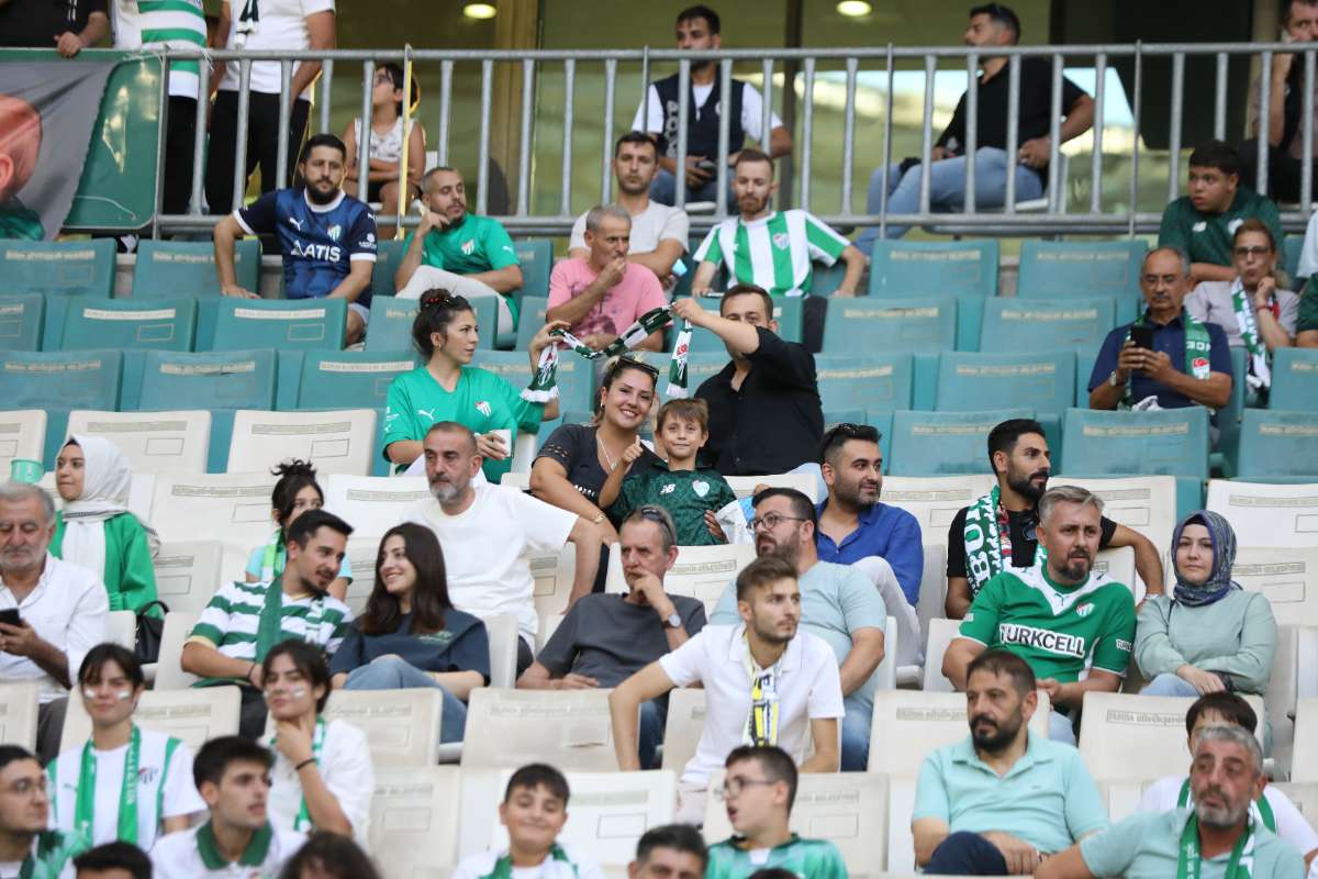 (FOTO GALERİ) Bursaspor-Eskişehirspor Dostluk Maçı Taraftar Fotoğrafları
