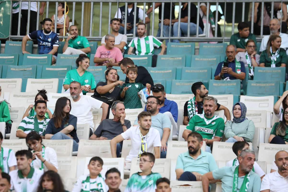 (FOTO GALERİ) Bursaspor-Eskişehirspor Dostluk Maçı Taraftar Fotoğrafları