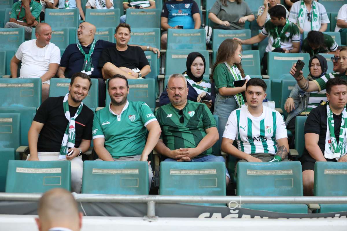 (FOTO GALERİ) Bursaspor-Eskişehirspor Dostluk Maçı Taraftar Fotoğrafları