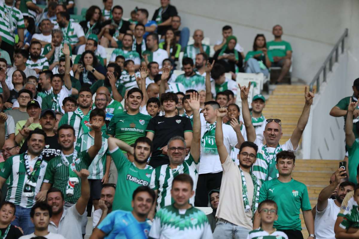 (FOTO GALERİ) Bursaspor-Eskişehirspor Dostluk Maçı Taraftar Fotoğrafları