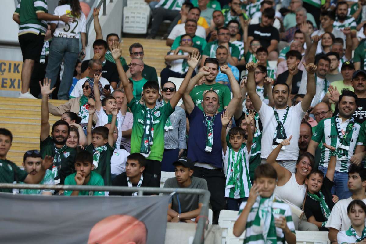 (FOTO GALERİ) Bursaspor-Eskişehirspor Dostluk Maçı Taraftar Fotoğrafları