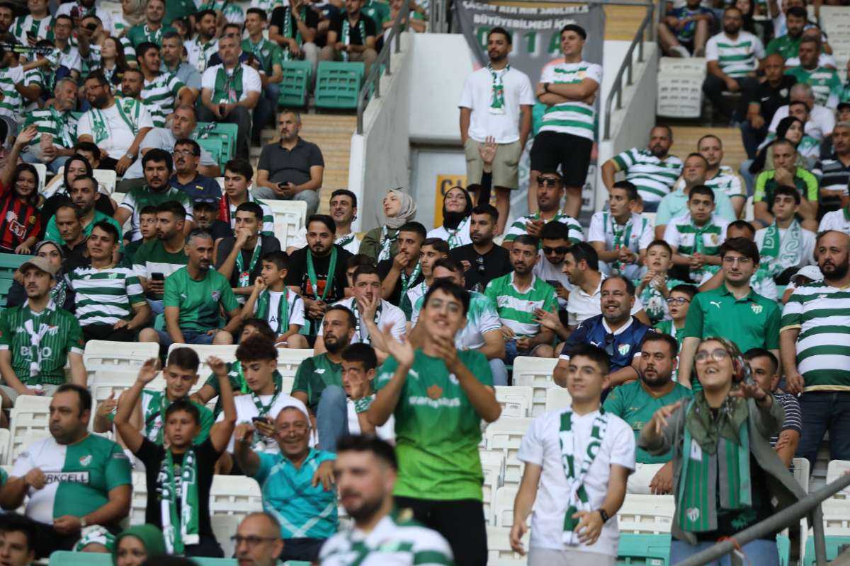 (FOTO GALERİ) Bursaspor-Eskişehirspor Dostluk Maçı Taraftar Fotoğrafları