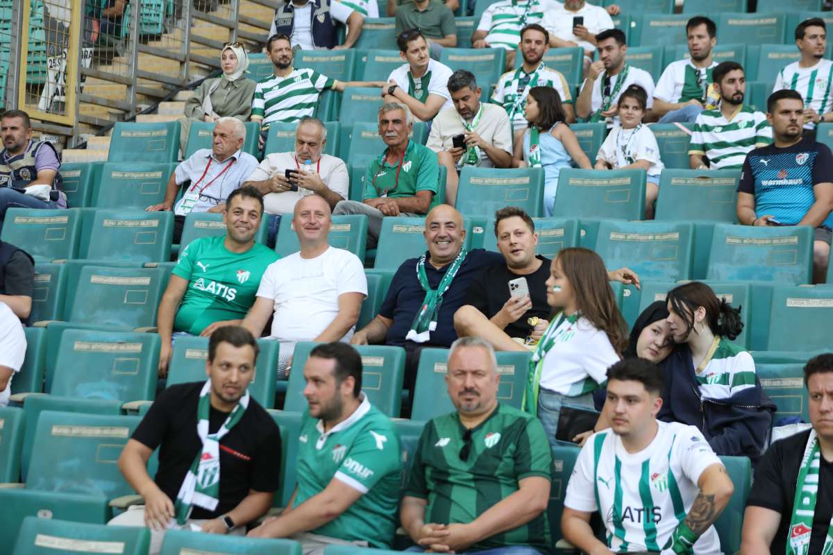 (FOTO GALERİ) Bursaspor-Eskişehirspor Dostluk Maçı Taraftar Fotoğrafları