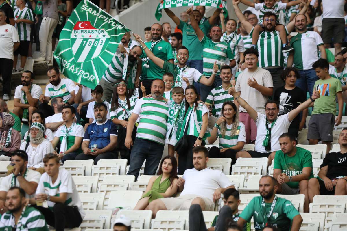 (FOTO GALERİ) Bursaspor-Eskişehirspor Dostluk Maçı Taraftar Fotoğrafları