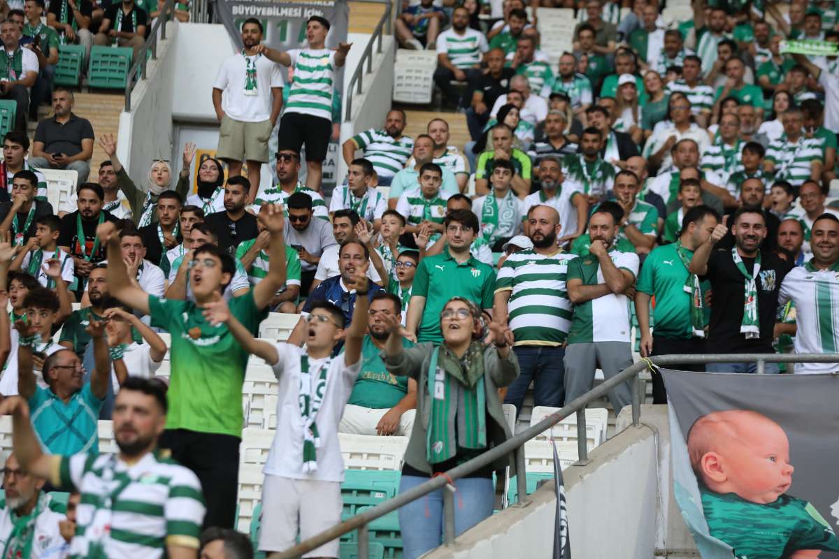 (FOTO GALERİ) Bursaspor-Eskişehirspor Dostluk Maçı Taraftar Fotoğrafları