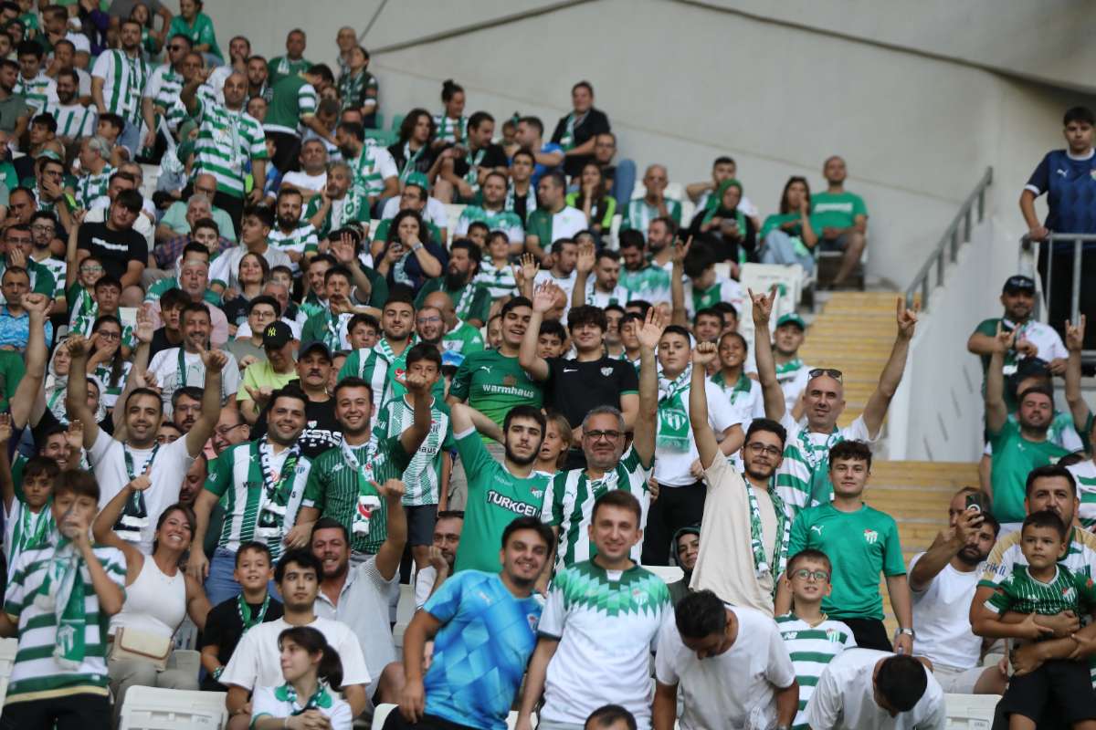 (FOTO GALERİ) Bursaspor-Eskişehirspor Dostluk Maçı Taraftar Fotoğrafları