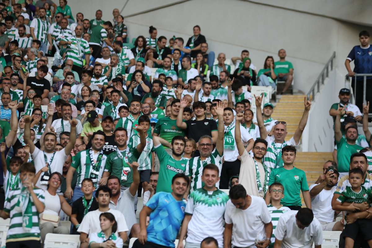 (FOTO GALERİ) Bursaspor-Eskişehirspor Dostluk Maçı Taraftar Fotoğrafları