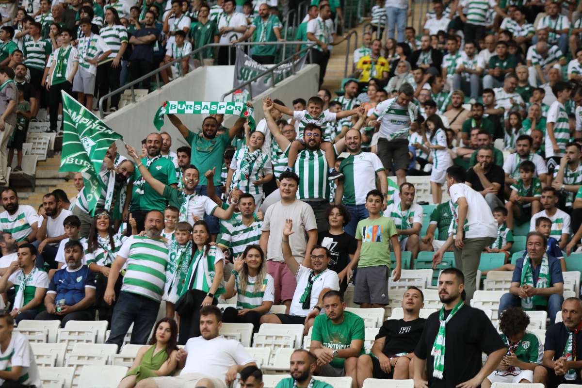 (FOTO GALERİ) Bursaspor-Eskişehirspor Dostluk Maçı Taraftar Fotoğrafları