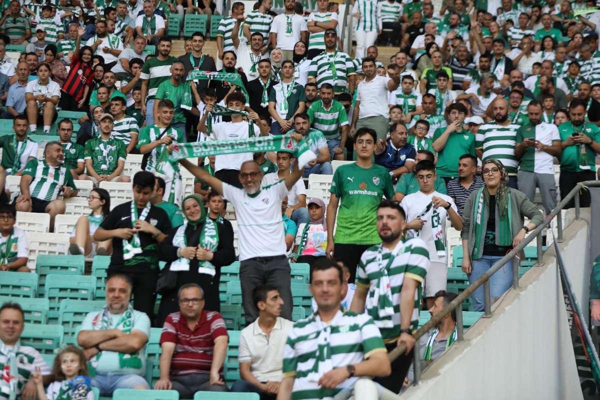 (FOTO GALERİ) Bursaspor-Eskişehirspor Dostluk Maçı Taraftar Fotoğrafları