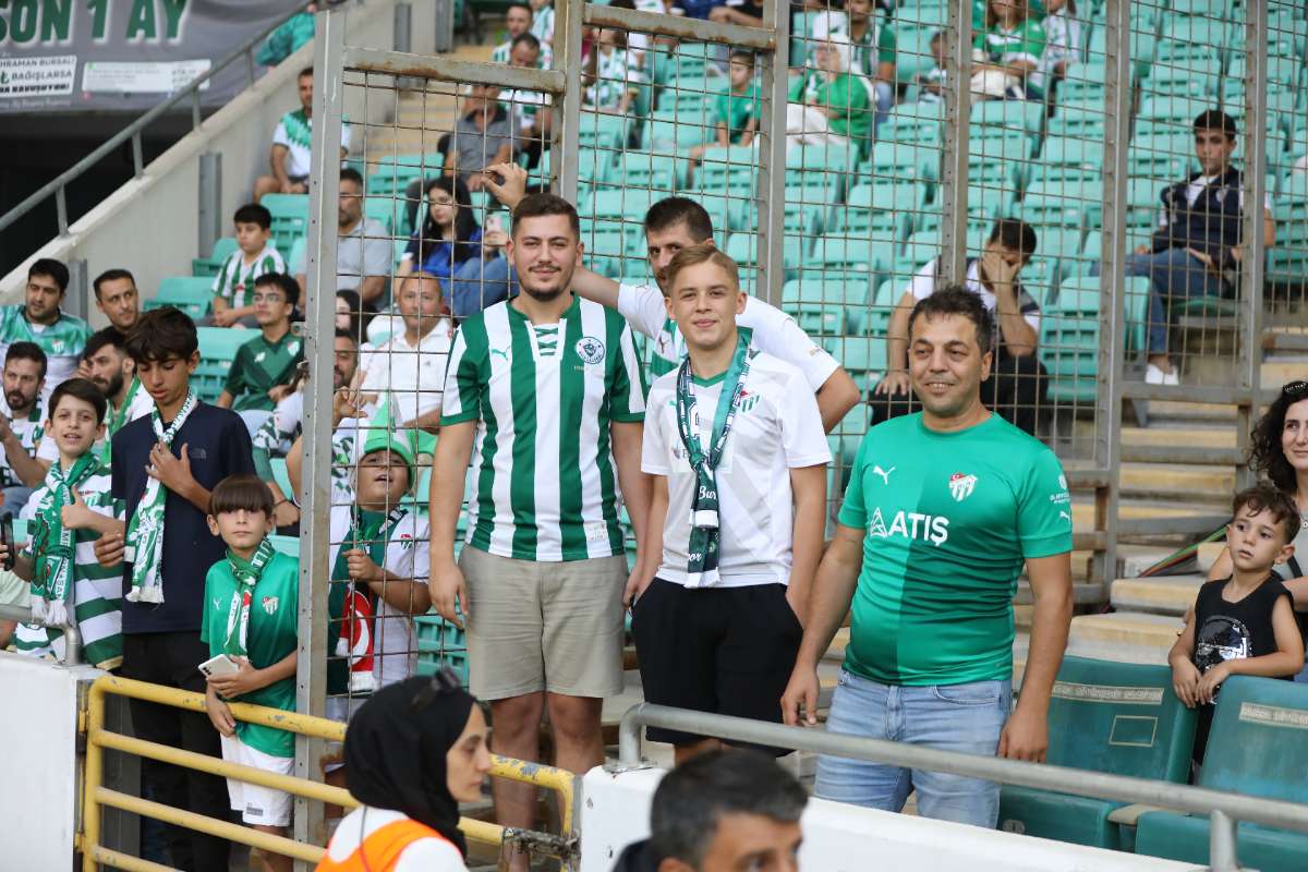 (FOTO GALERİ) Bursaspor-Eskişehirspor Dostluk Maçı Taraftar Fotoğrafları