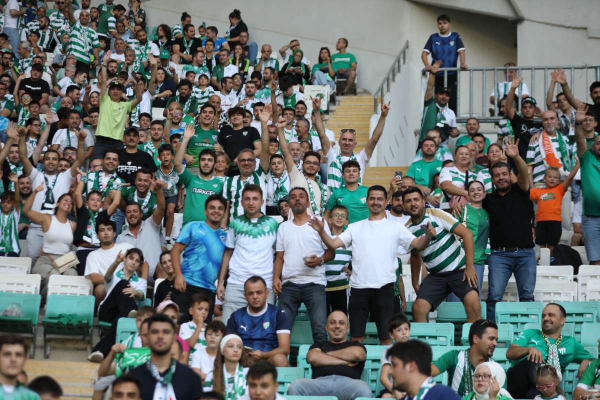 (FOTO GALERİ) Bursaspor-Eskişehirspor Dostluk Maçı Taraftar Fotoğrafları