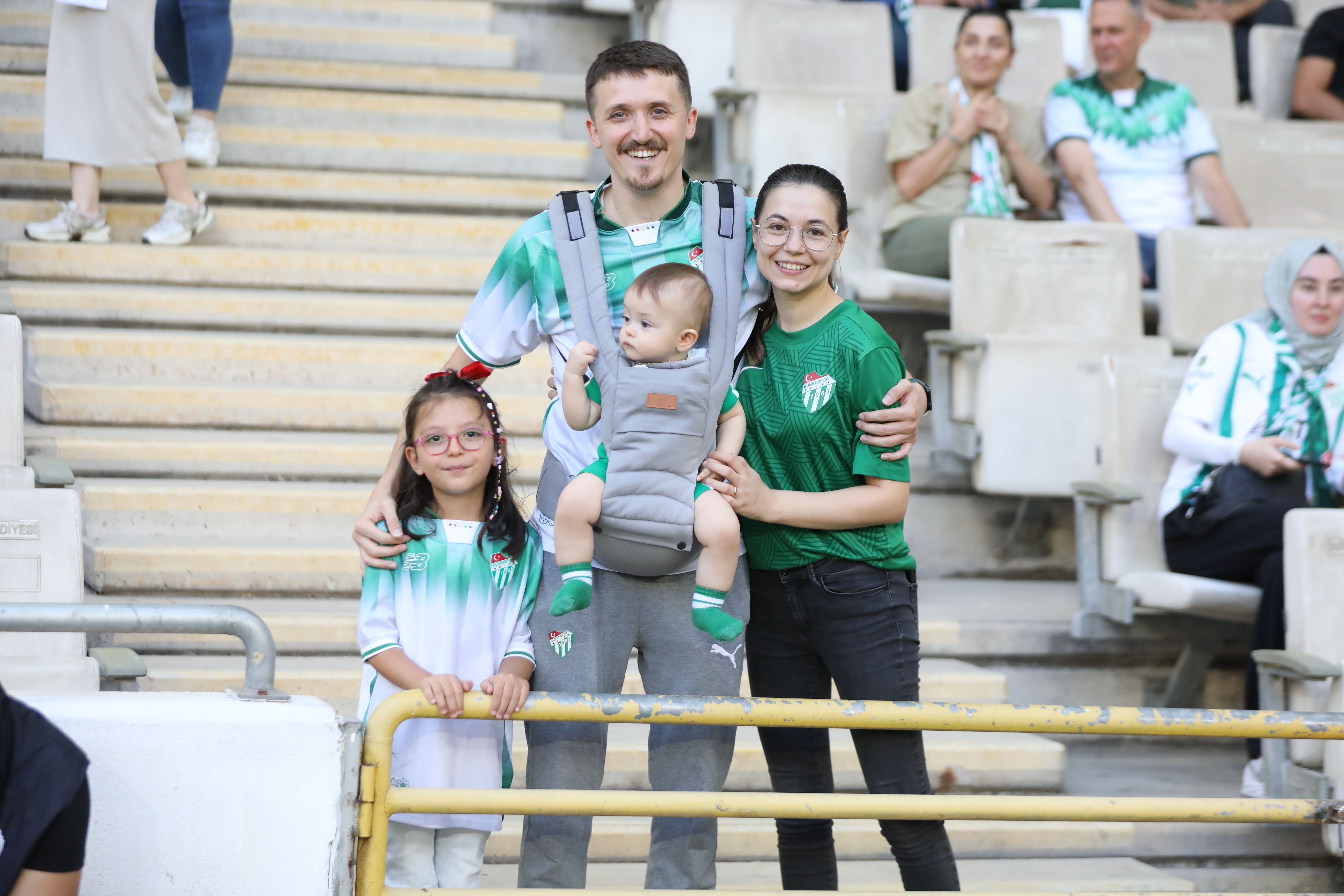 (FOTO GALERİ) Bursaspor-Eskişehirspor Dostluk Maçı Taraftar Fotoğrafları