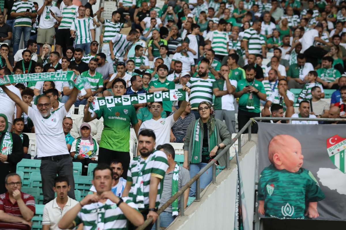 (FOTO GALERİ) Bursaspor-Eskişehirspor Dostluk Maçı Taraftar Fotoğrafları