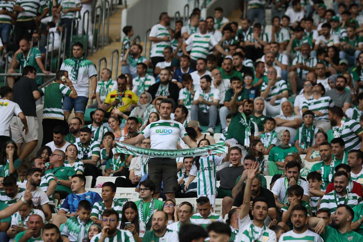 (FOTO GALERİ) Bursaspor-Eskişehirspor Dostluk Maçı Taraftar Fotoğrafları