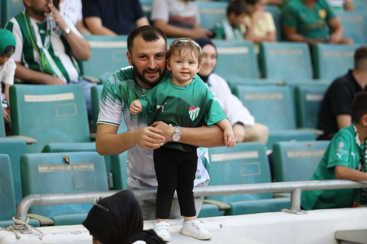 (FOTO GALERİ) Bursaspor-Eskişehirspor Dostluk Maçı Taraftar Fotoğrafları