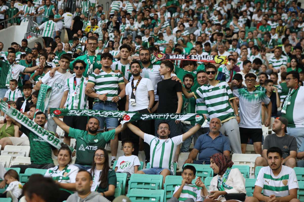 (FOTO GALERİ) Bursaspor-Eskişehirspor Dostluk Maçı Taraftar Fotoğrafları