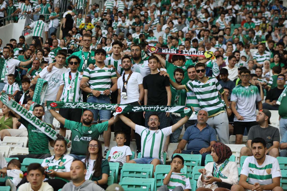 (FOTO GALERİ) Bursaspor-Eskişehirspor Dostluk Maçı Taraftar Fotoğrafları