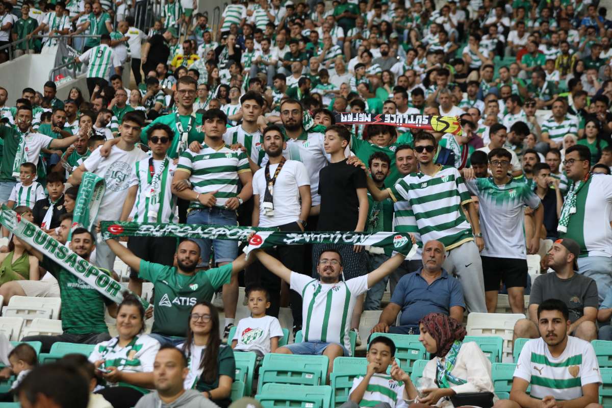 (FOTO GALERİ) Bursaspor-Eskişehirspor Dostluk Maçı Taraftar Fotoğrafları