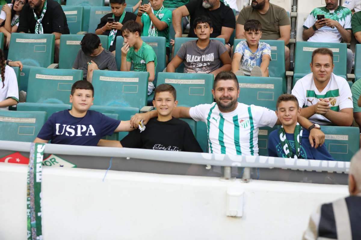 (FOTO GALERİ) Bursaspor-Eskişehirspor Dostluk Maçı Taraftar Fotoğrafları