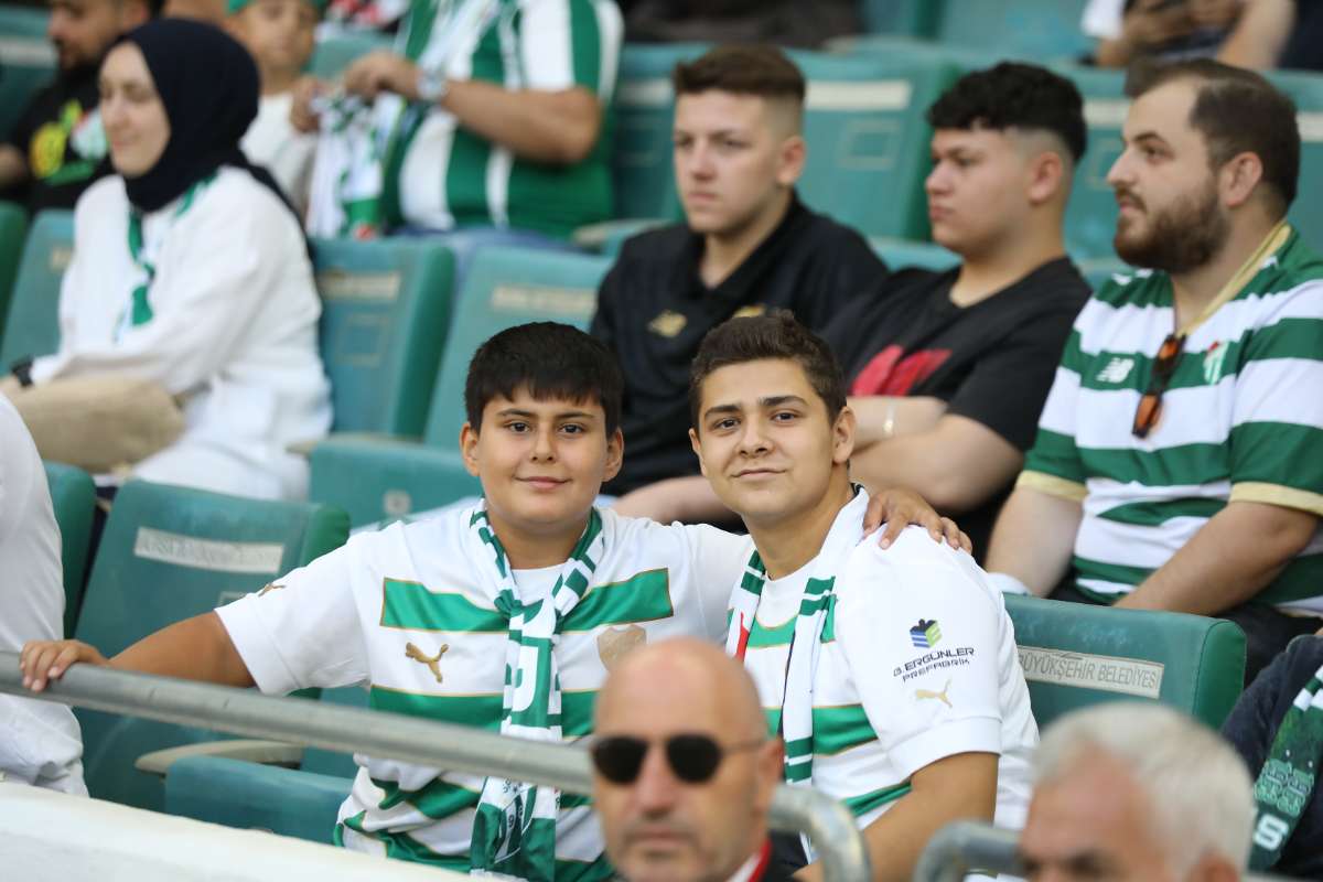 (FOTO GALERİ) Bursaspor-Eskişehirspor Dostluk Maçı Taraftar Fotoğrafları