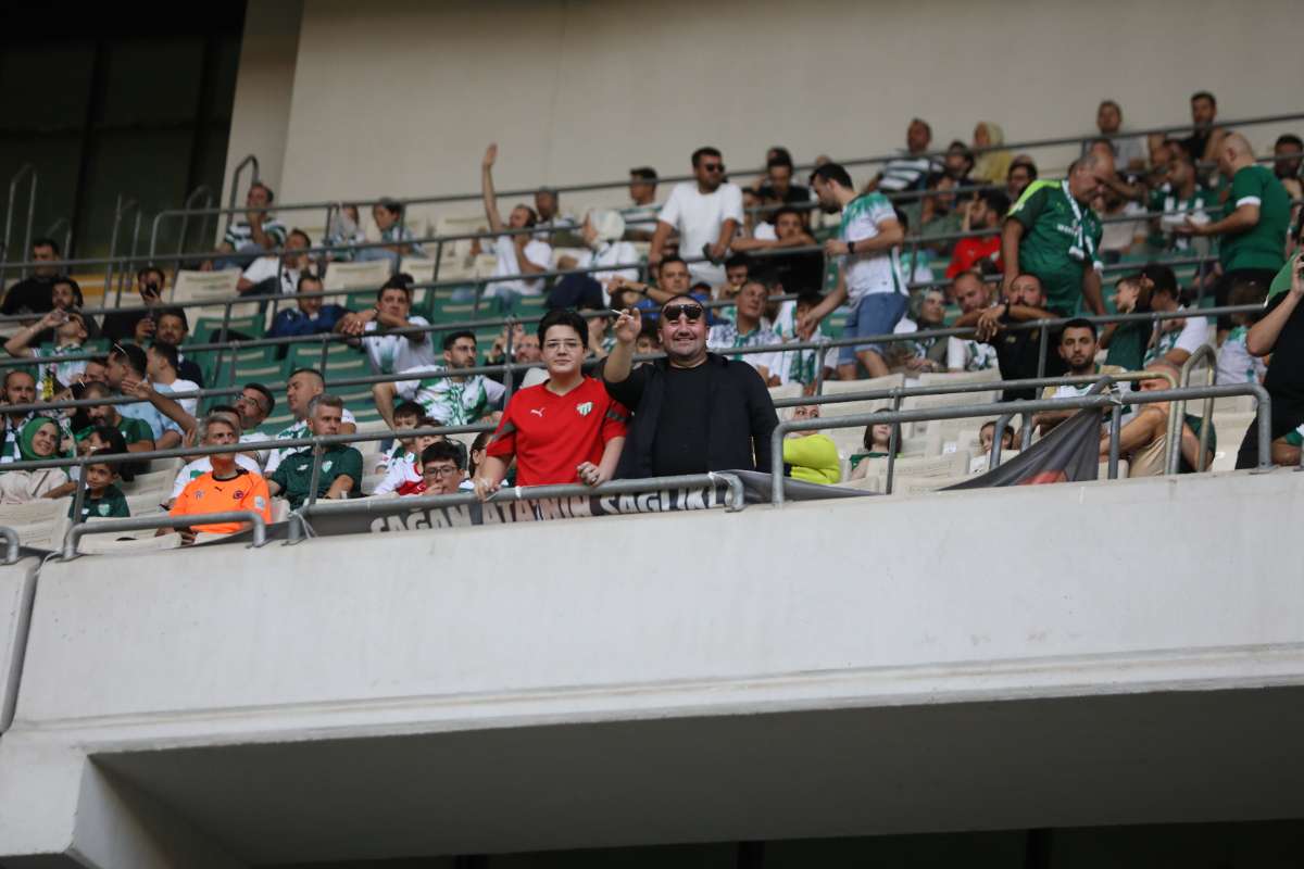 (FOTO GALERİ) Bursaspor-Eskişehirspor Dostluk Maçı Taraftar Fotoğrafları