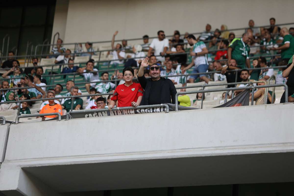 (FOTO GALERİ) Bursaspor-Eskişehirspor Dostluk Maçı Taraftar Fotoğrafları