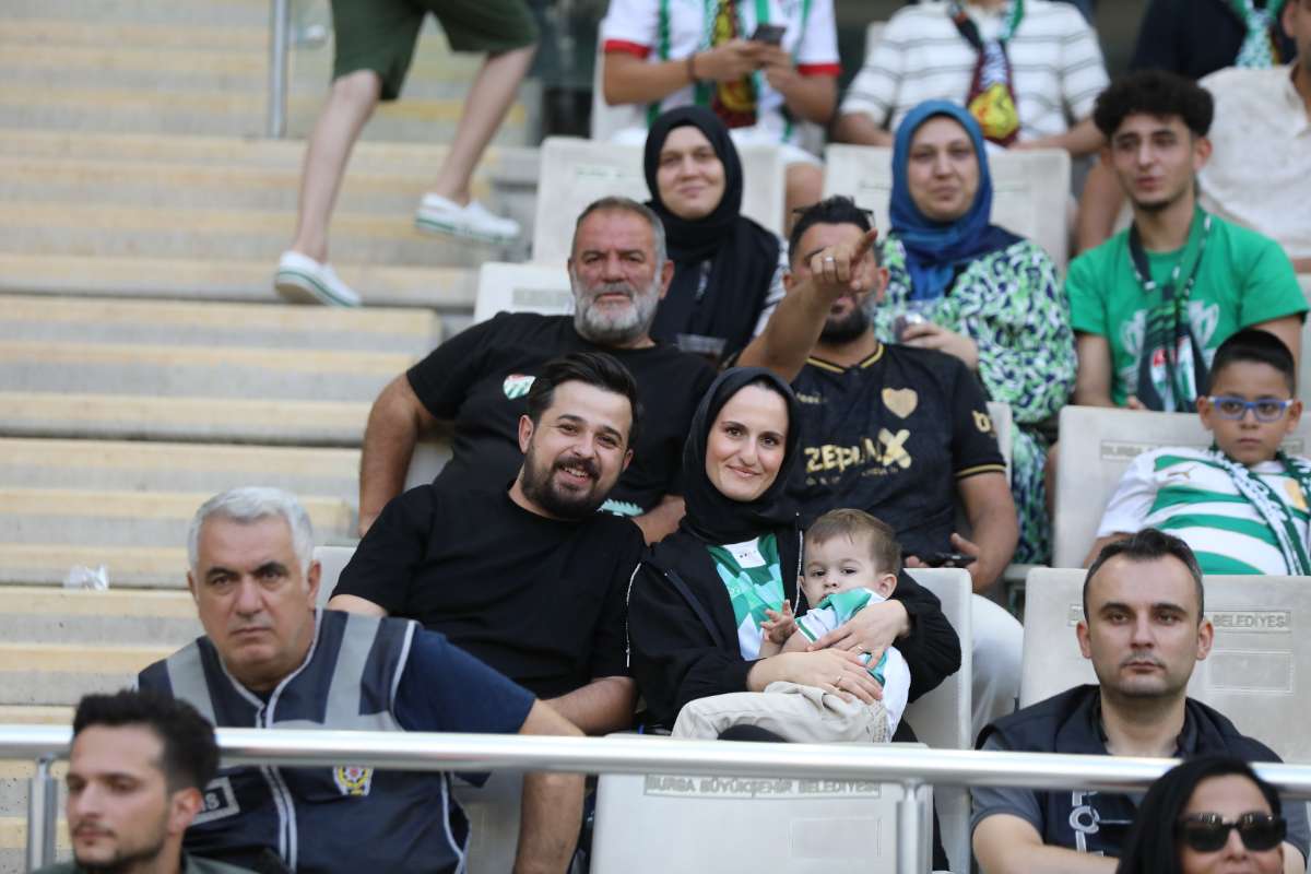 (FOTO GALERİ) Bursaspor-Eskişehirspor Dostluk Maçı Taraftar Fotoğrafları