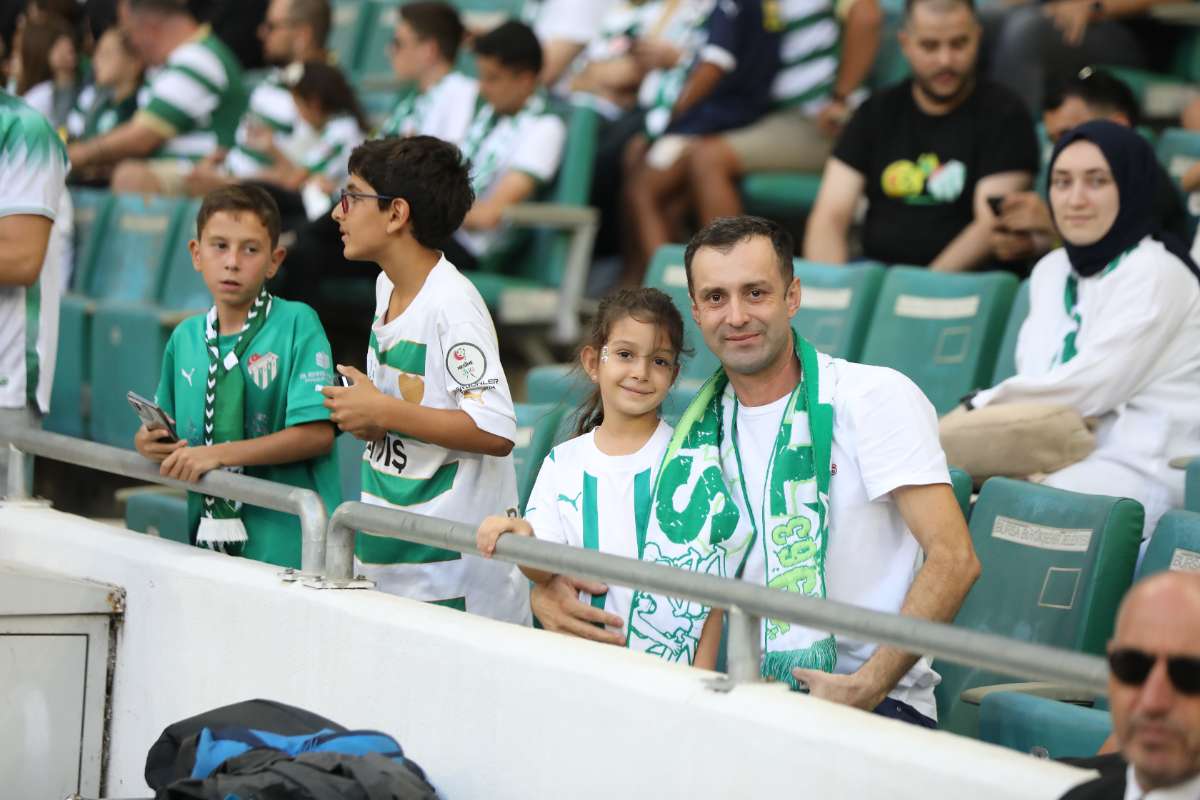 (FOTO GALERİ) Bursaspor-Eskişehirspor Dostluk Maçı Taraftar Fotoğrafları