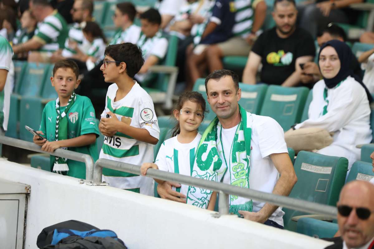(FOTO GALERİ) Bursaspor-Eskişehirspor Dostluk Maçı Taraftar Fotoğrafları