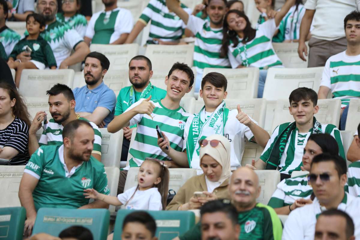 (FOTO GALERİ) Bursaspor-Eskişehirspor Dostluk Maçı Taraftar Fotoğrafları