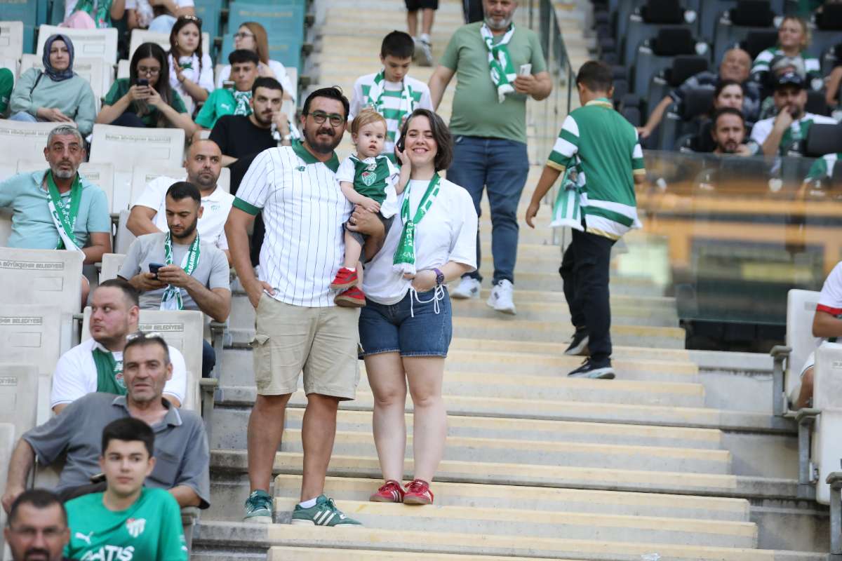 (FOTO GALERİ) Bursaspor-Eskişehirspor Dostluk Maçı Taraftar Fotoğrafları