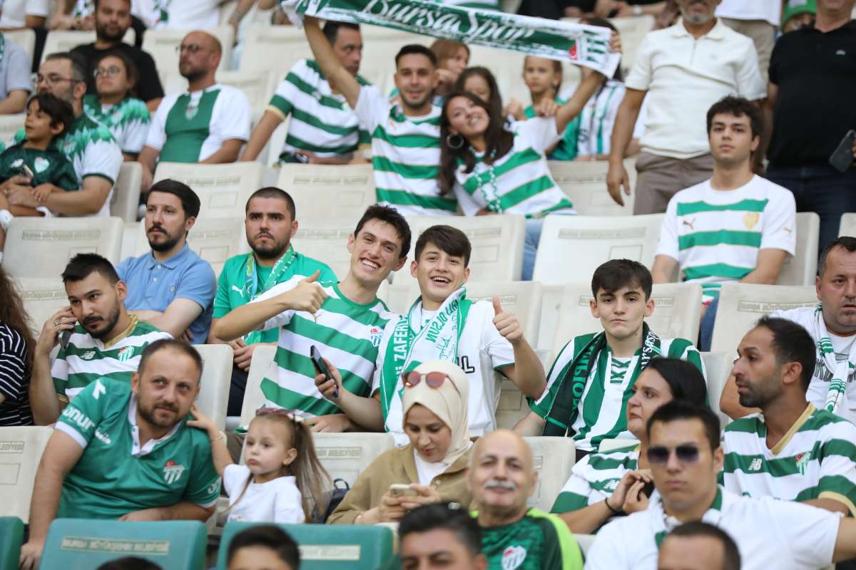 (FOTO GALERİ) Bursaspor-Eskişehirspor Dostluk Maçı Taraftar Fotoğrafları