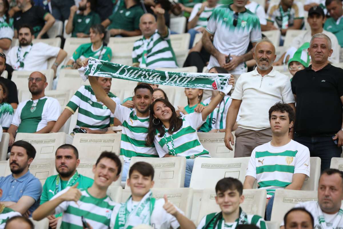 (FOTO GALERİ) Bursaspor-Eskişehirspor Dostluk Maçı Taraftar Fotoğrafları