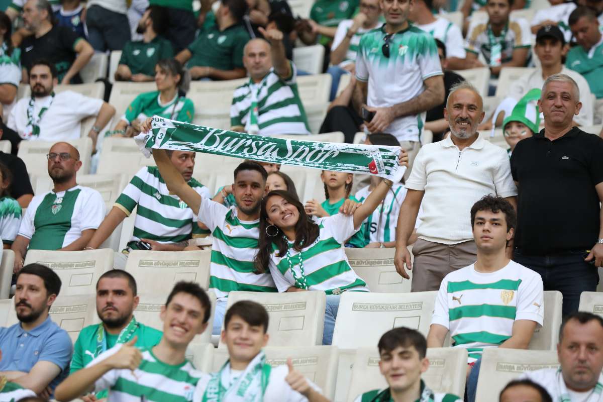 (FOTO GALERİ) Bursaspor-Eskişehirspor Dostluk Maçı Taraftar Fotoğrafları