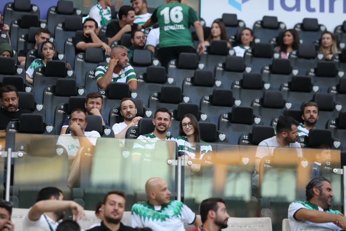 (FOTO GALERİ) Bursaspor-Eskişehirspor Dostluk Maçı Taraftar Fotoğrafları