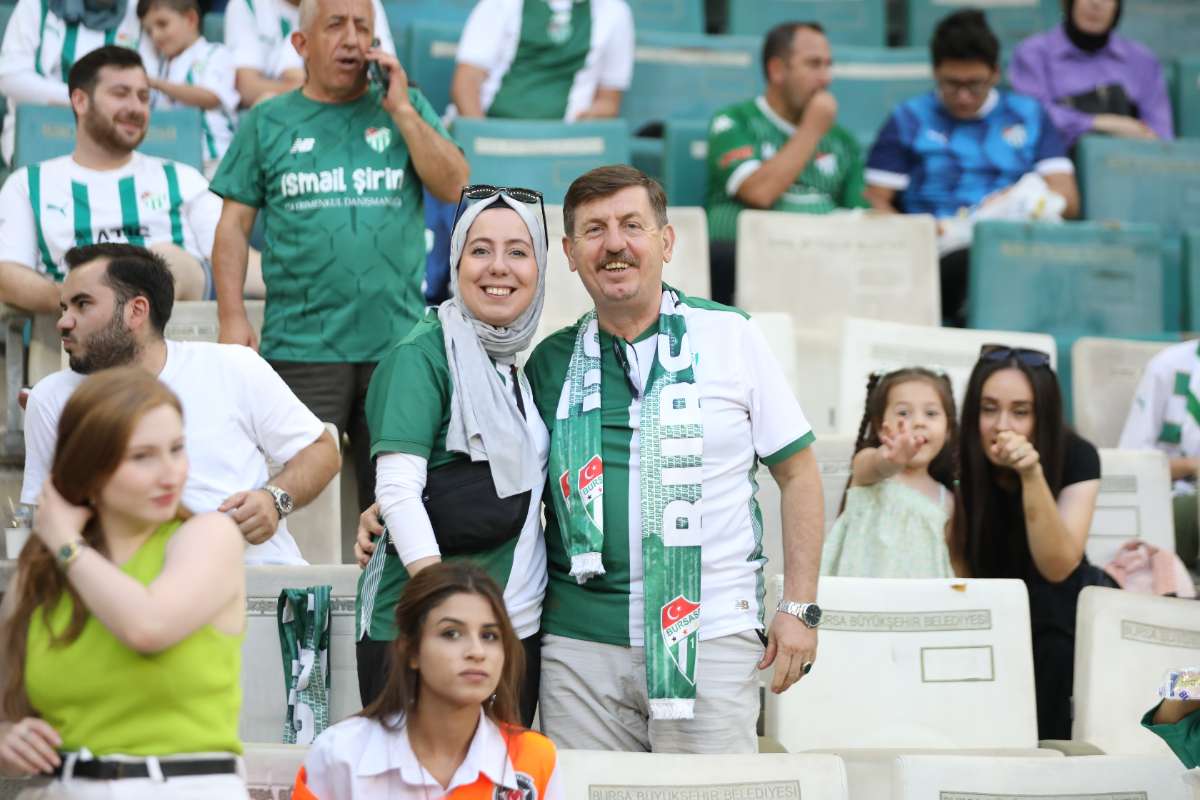 (FOTO GALERİ) Bursaspor-Eskişehirspor Dostluk Maçı Taraftar Fotoğrafları