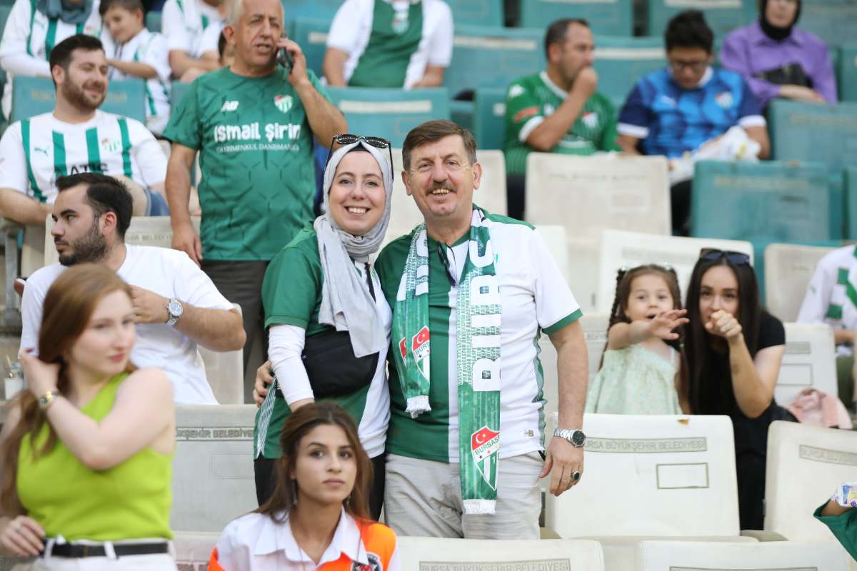 (FOTO GALERİ) Bursaspor-Eskişehirspor Dostluk Maçı Taraftar Fotoğrafları