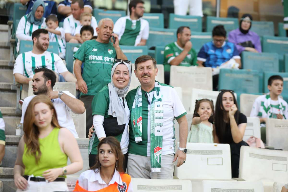 (FOTO GALERİ) Bursaspor-Eskişehirspor Dostluk Maçı Taraftar Fotoğrafları