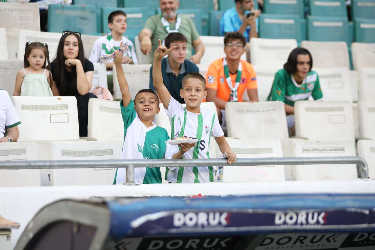 (FOTO GALERİ) Bursaspor-Eskişehirspor Dostluk Maçı Taraftar Fotoğrafları
