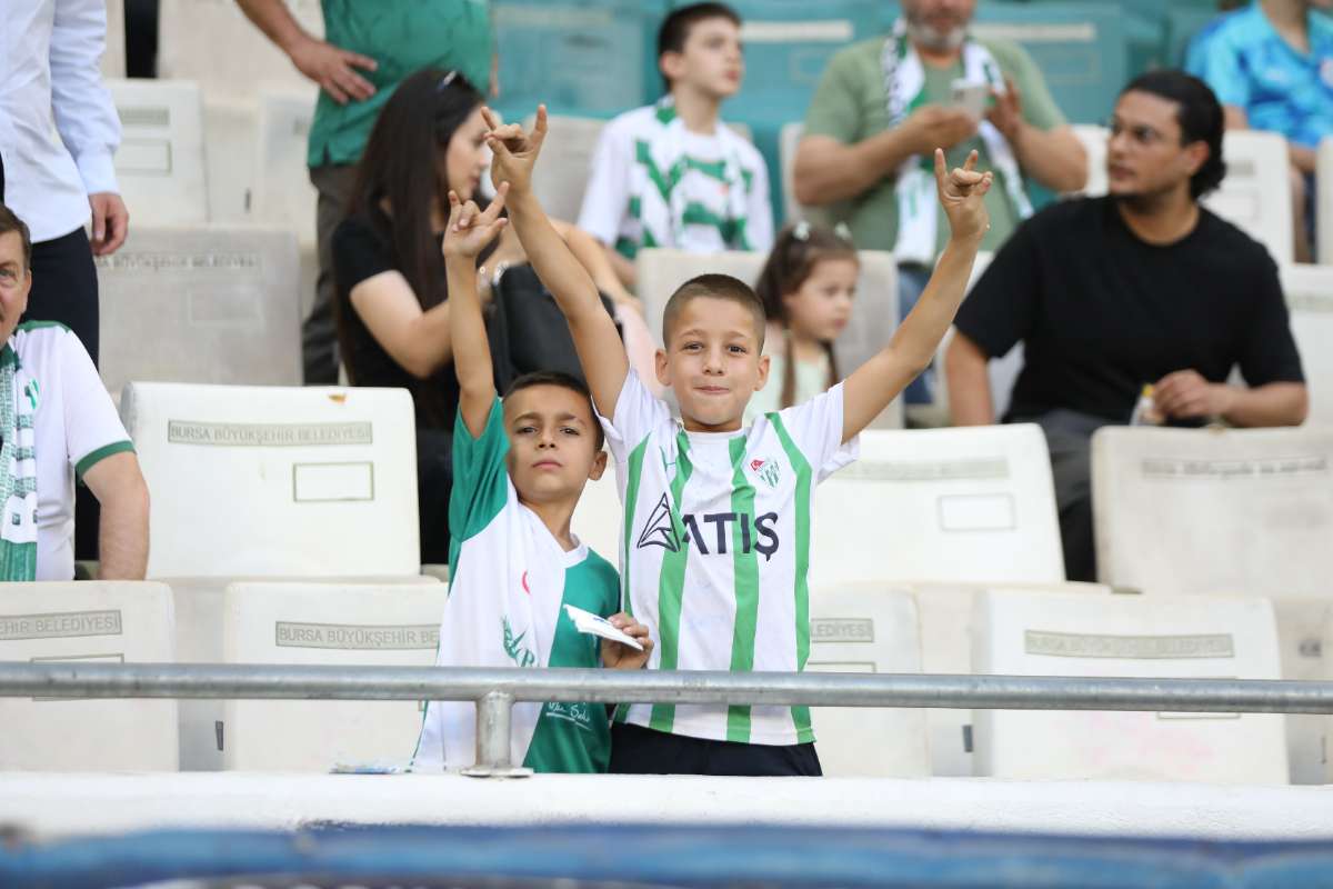 (FOTO GALERİ) Bursaspor-Eskişehirspor Dostluk Maçı Taraftar Fotoğrafları