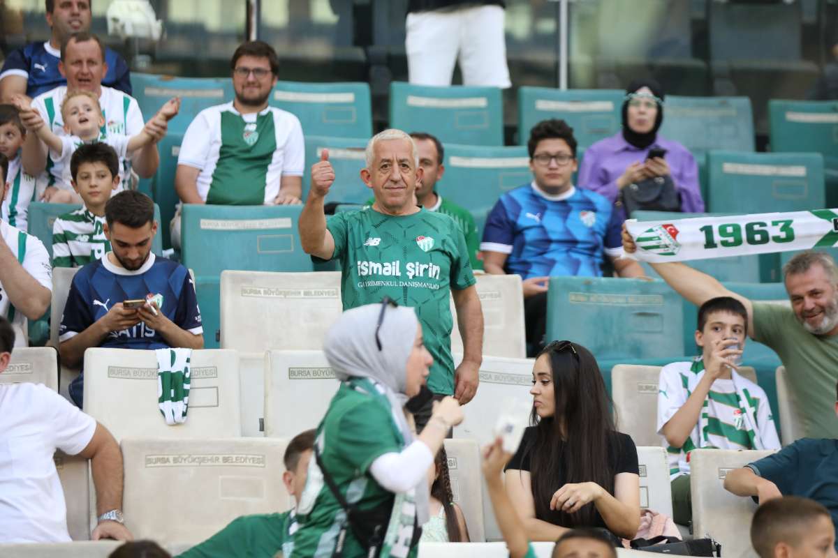 (FOTO GALERİ) Bursaspor-Eskişehirspor Dostluk Maçı Taraftar Fotoğrafları