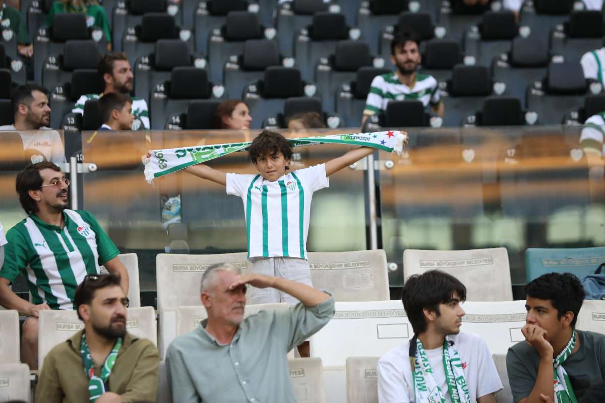 (FOTO GALERİ) Bursaspor-Eskişehirspor Dostluk Maçı Taraftar Fotoğrafları