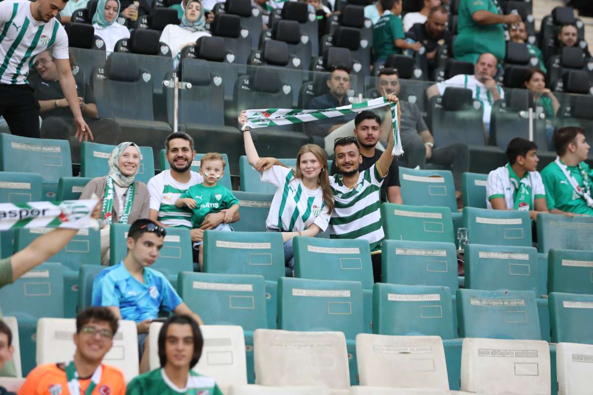 (FOTO GALERİ) Bursaspor-Eskişehirspor Dostluk Maçı Taraftar Fotoğrafları