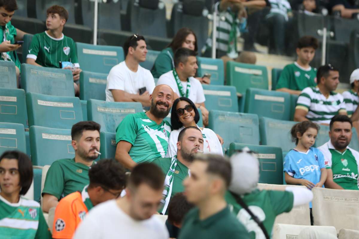 (FOTO GALERİ) Bursaspor-Eskişehirspor Dostluk Maçı Taraftar Fotoğrafları