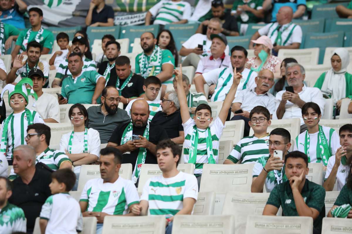 (FOTO GALERİ) Bursaspor-Eskişehirspor Dostluk Maçı Taraftar Fotoğrafları