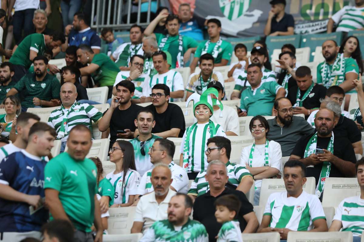 (FOTO GALERİ) Bursaspor-Eskişehirspor Dostluk Maçı Taraftar Fotoğrafları