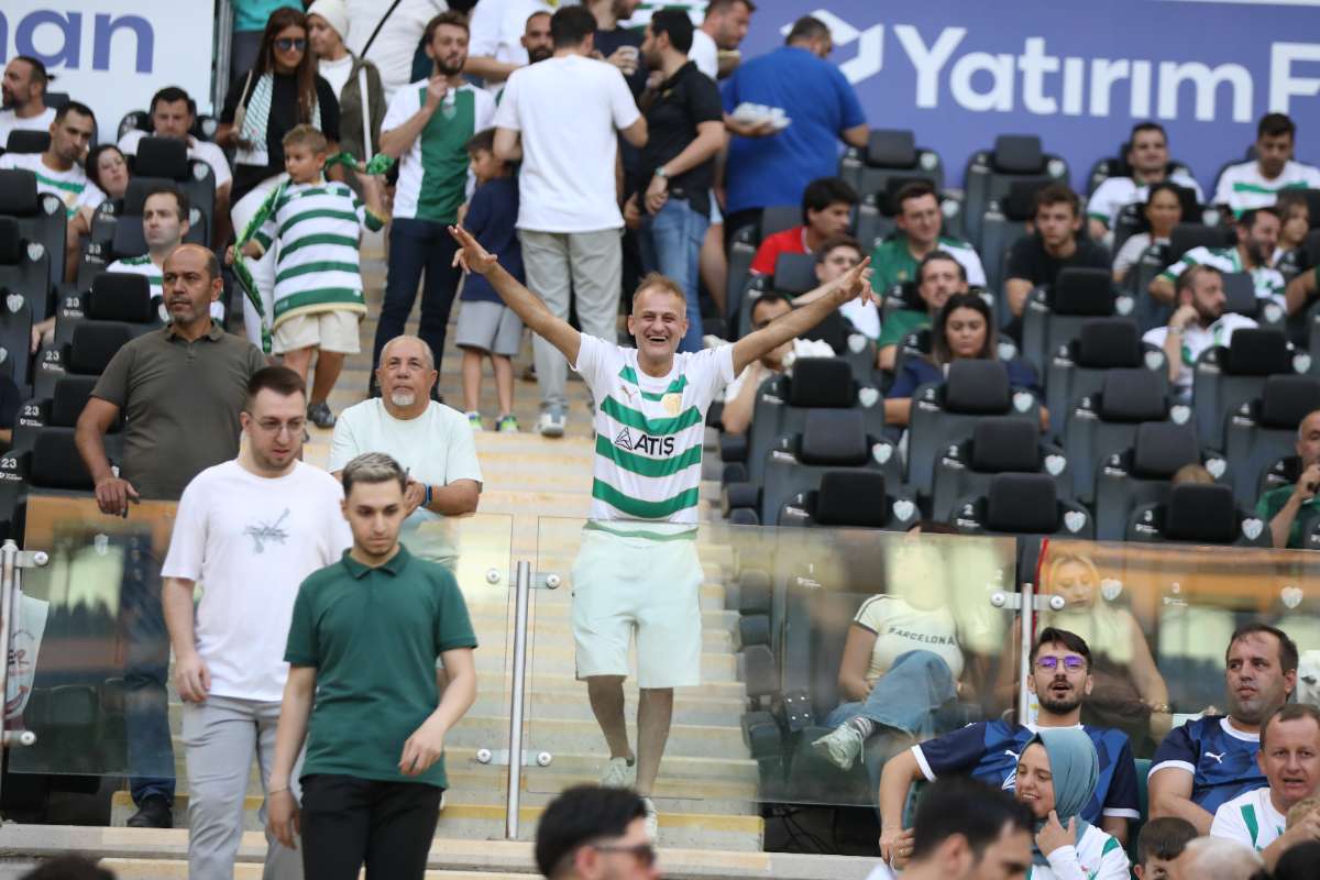 (FOTO GALERİ) Bursaspor-Eskişehirspor Dostluk Maçı Taraftar Fotoğrafları