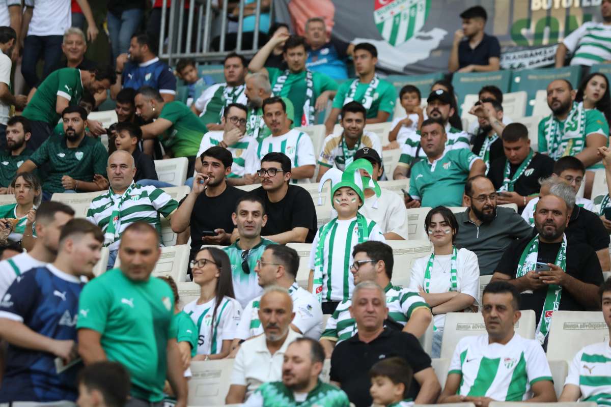 (FOTO GALERİ) Bursaspor-Eskişehirspor Dostluk Maçı Taraftar Fotoğrafları